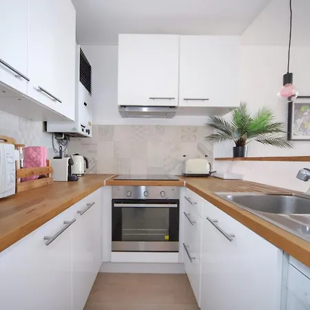 T2 Elegance Vue Apartment